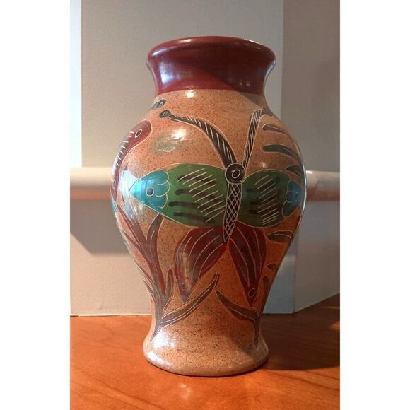 Costa Rica Art Pottery Sgraffito Vase Butterfly Fish Design Etched Painted 7.25" - Picture 2 of 9